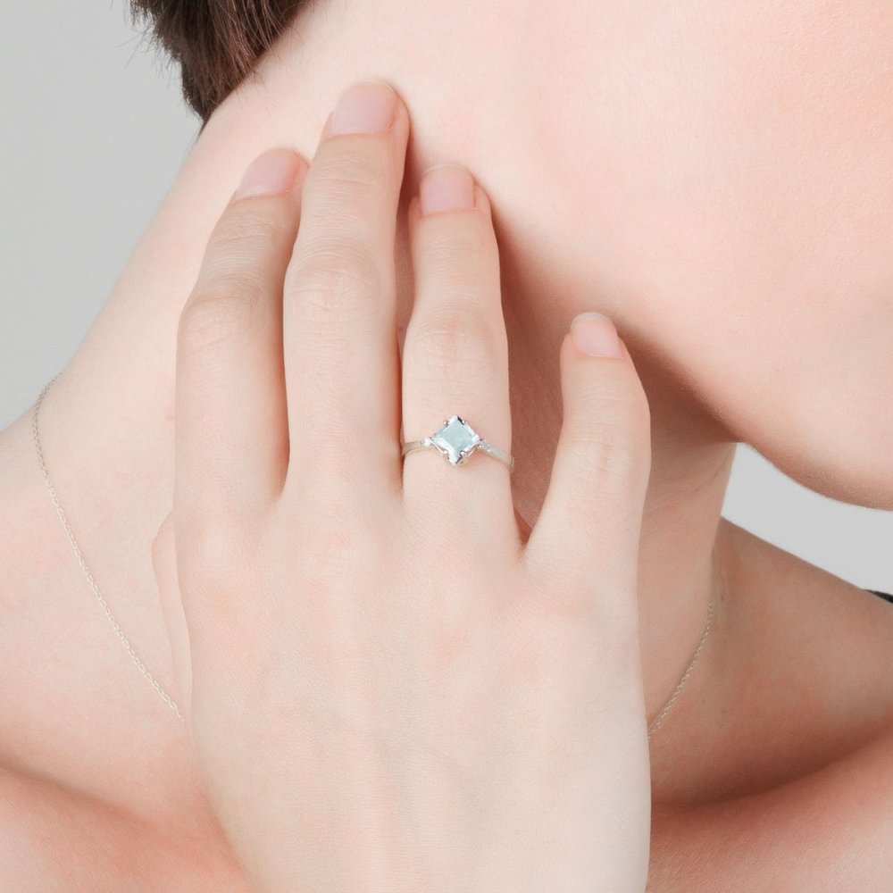 14K. SOLID GOLD RING WITH DIAMONDS & AQUAMARINE - Picture 4 of 6